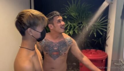 อาร์มร้อยเอ็ดนัดน้องน่ารักคนหนึ่งพาไปเซ็กส์หมู่ที่รีสอร์ทแห่งหนึ่ง อาบน้ำด้วยกัน ถ่ายคลิปกันเองเย็ดไปด้วยถ่ายไปด้วย อมควยนั่งเทียน เย็ดมันส์น้ำแตก