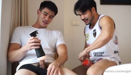 พี่ไข่หวานกับพี่ก้องหล้า ทดลองใช้ sex toy กระบอกชักว่าวยี่ห้อดัง  พวกเขาเหมือนเด็กได้ของเล่นใหม่สนุกกันใหญ่เลยครับน้ำแตกฟินมาก