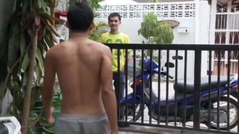 วัยรุ่นไทยหล่อน่ารักสุดๆแวะมาเยี่ยมบ้านเพื่อน เงี่ยนมากชวนเย็ดโชว์หน้าบ้าน 3หนุ่มควยใหญ่ยาวน้ำแตกใส่เพื่อน